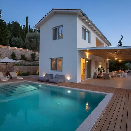 Villa Unalome Seafront Luxury *