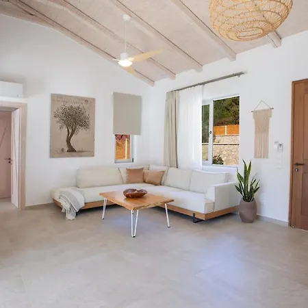 Villa Unalome Seafront Luxury