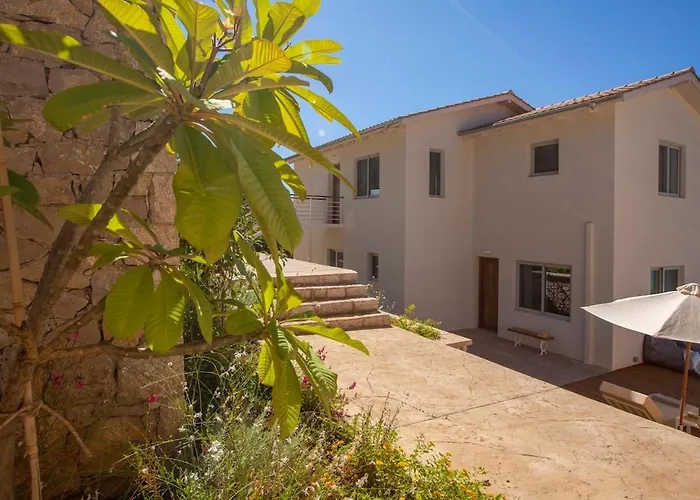 Unalome Seafront Luxury Vila Yénion