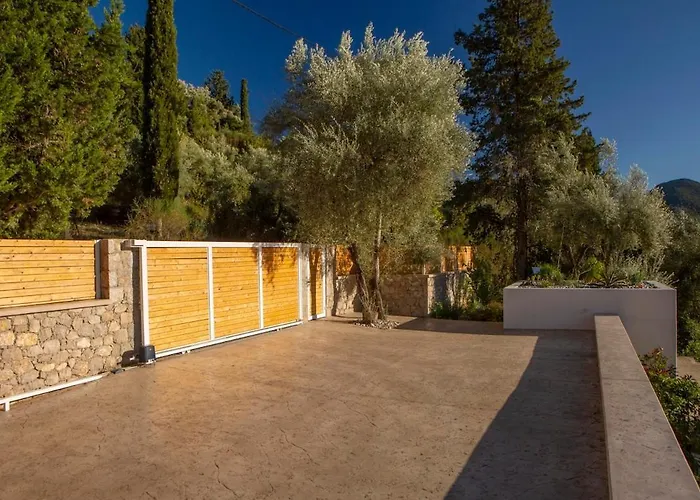 Unalome Seafront Luxury Vila *