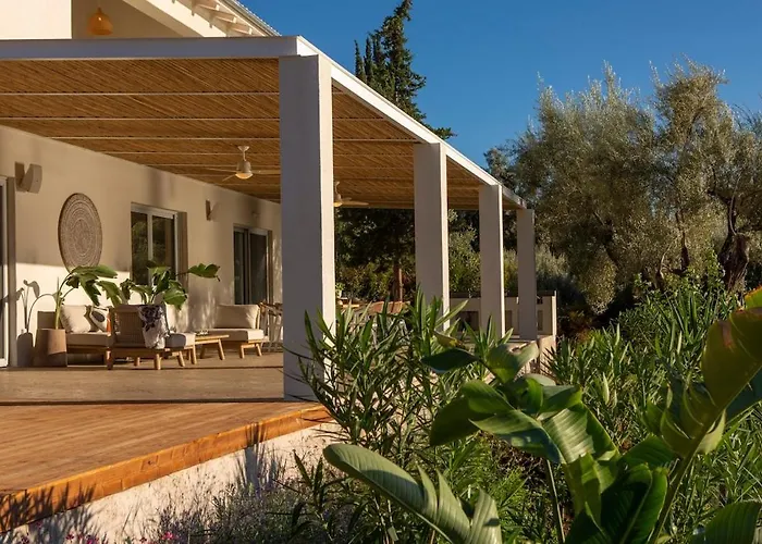 Unalome Seafront Luxury Yénion