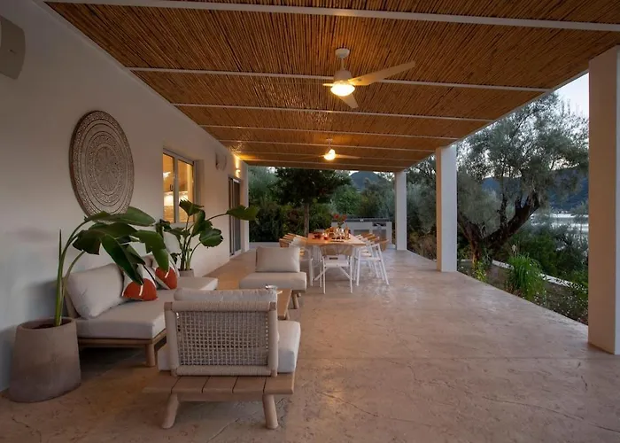 Unalome Seafront Luxury