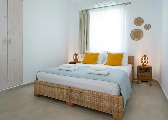 Vila Unalome Seafront Luxury Yénion