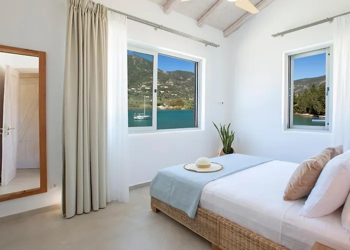 Unalome Seafront Luxury Vila Yénion